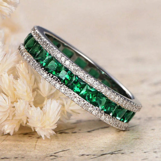 Elegant Green Ring